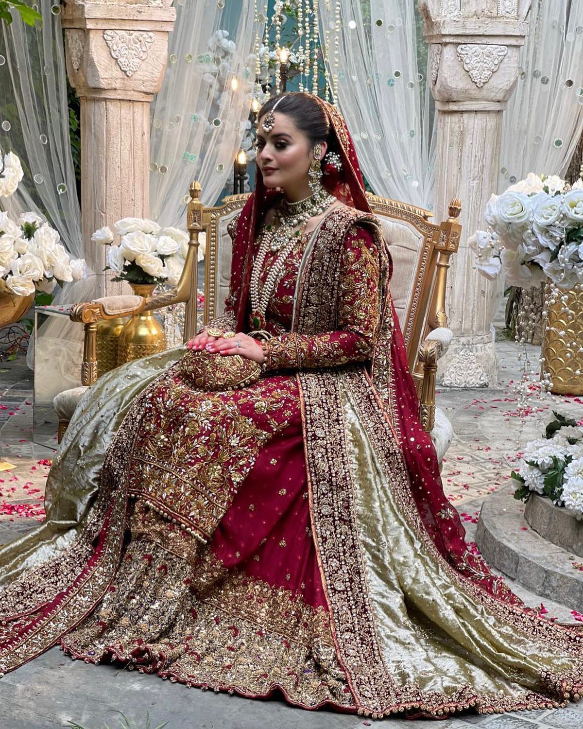 Minal khan an absolute diva looks like a vision in this blood red bridal with lama tissue olive Duppatta. Makeup @hifsa.khan.salon Muse @minalkhan.official Photography @xpressions.insta #harisshakeelofficial #harisshakeel #muse # minalkhan 