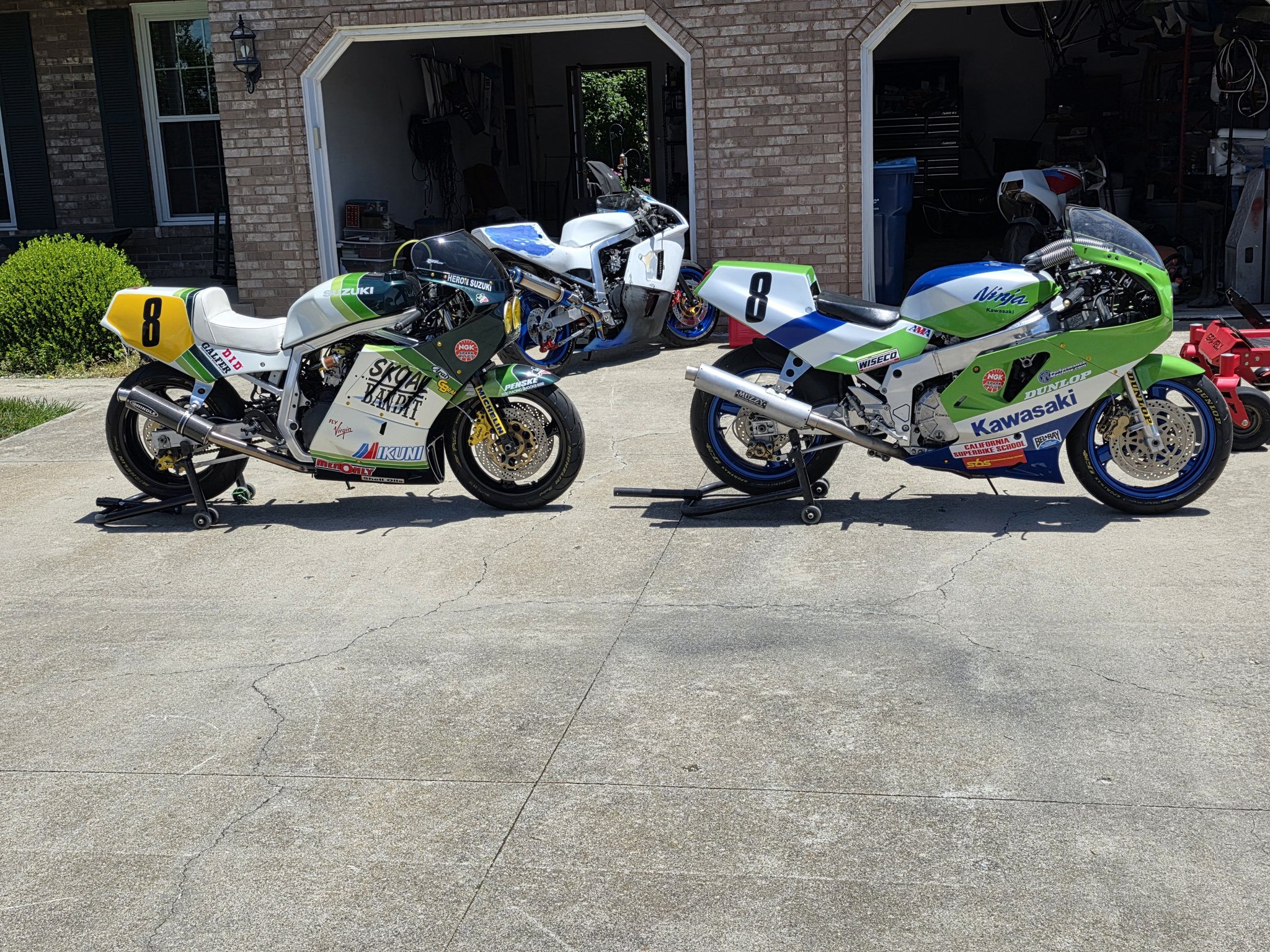My 1987 gsxr 7/11 skoal bandit bike and my 1990 zx7 muzzy rep