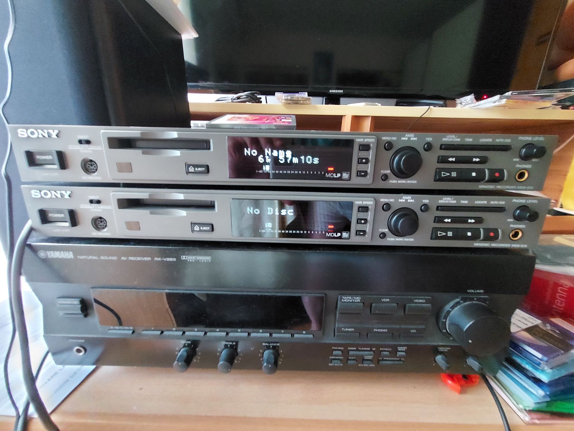 Sony MDR CD1700 vs R10 comparison needed