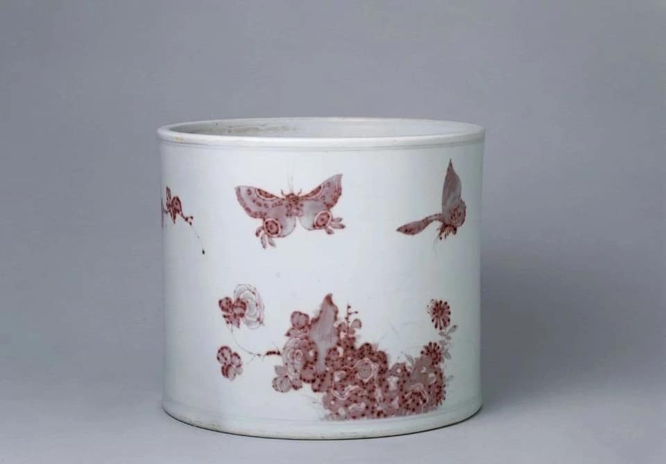 青花寿山福海纹笔筒清雍正首都博物馆藏Blue-and-white Brush Pot with