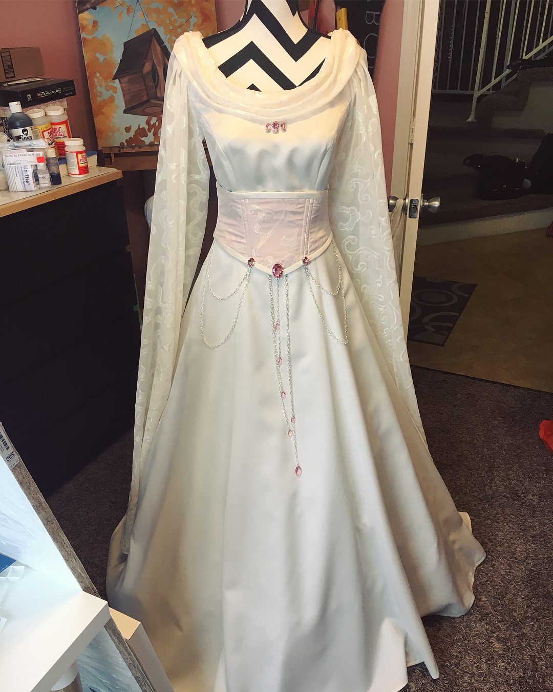 lady galadriel wedding dress Cate Blanchett played in the Lord of the Rings movie trilogy. This gown features a bead embroidered lace gown. In places cl-swatchgroup-WIRC6999