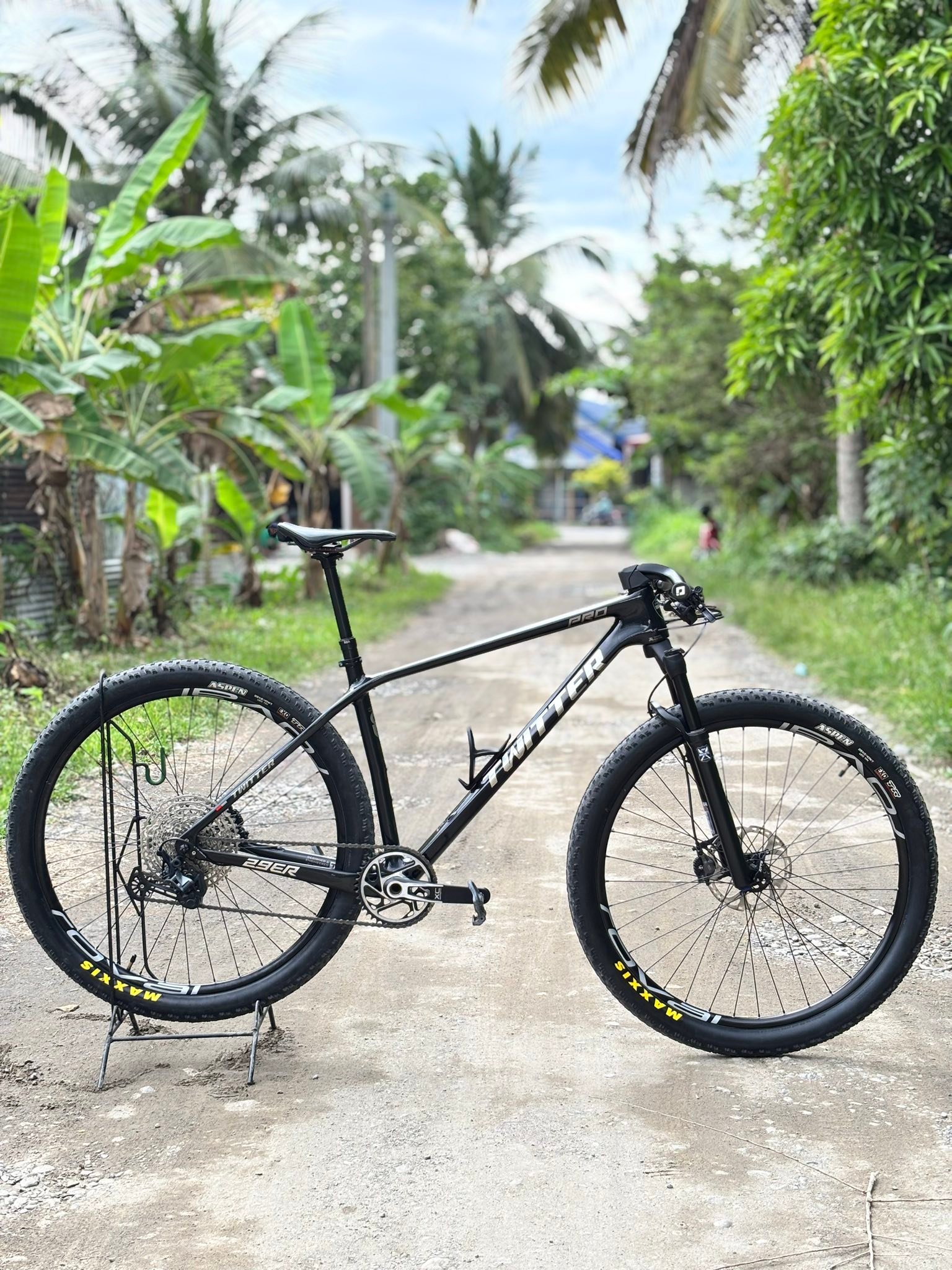 Frame: Fuji Reveal 27.5 1.1 tapered Rear shock: rockshox monarch