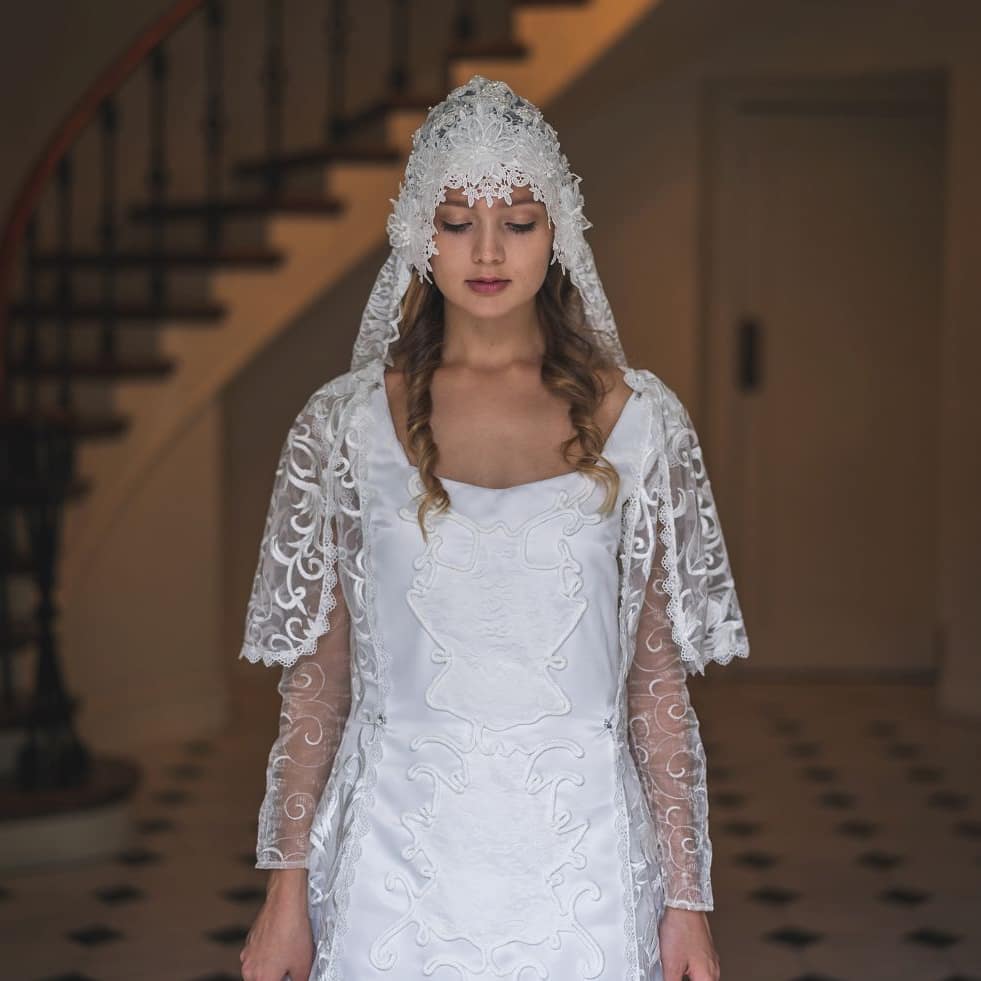 padme wedding dress But like.. what if I use the fabric and turn it into a modern gown? Or Star Wars inspired dress? #padme #starwars #padmeamidala SAU LEE Helene One-shoulder look-aiya-strapless-keyhole-maxi-dress-white A lovely laced capelet Option:Dress Only Leia