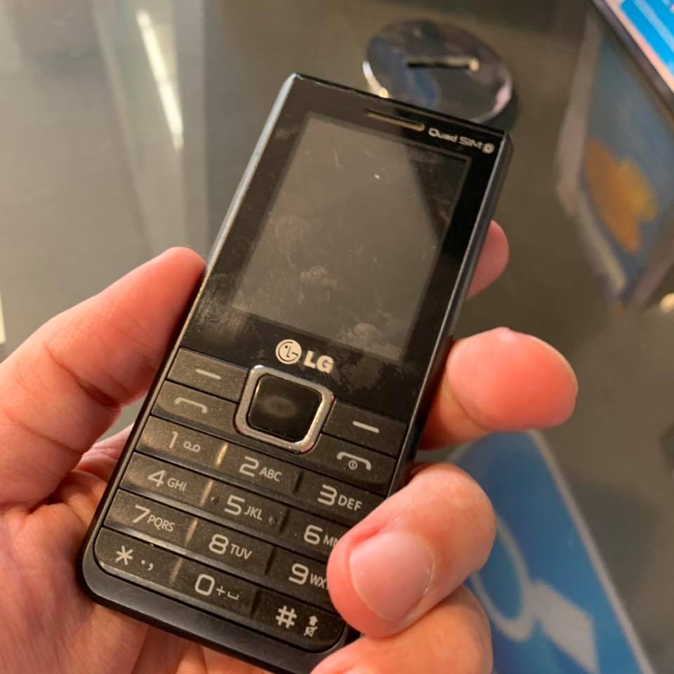 Un mobile avec 4 cartes SIM ? What... - Point Service Phone