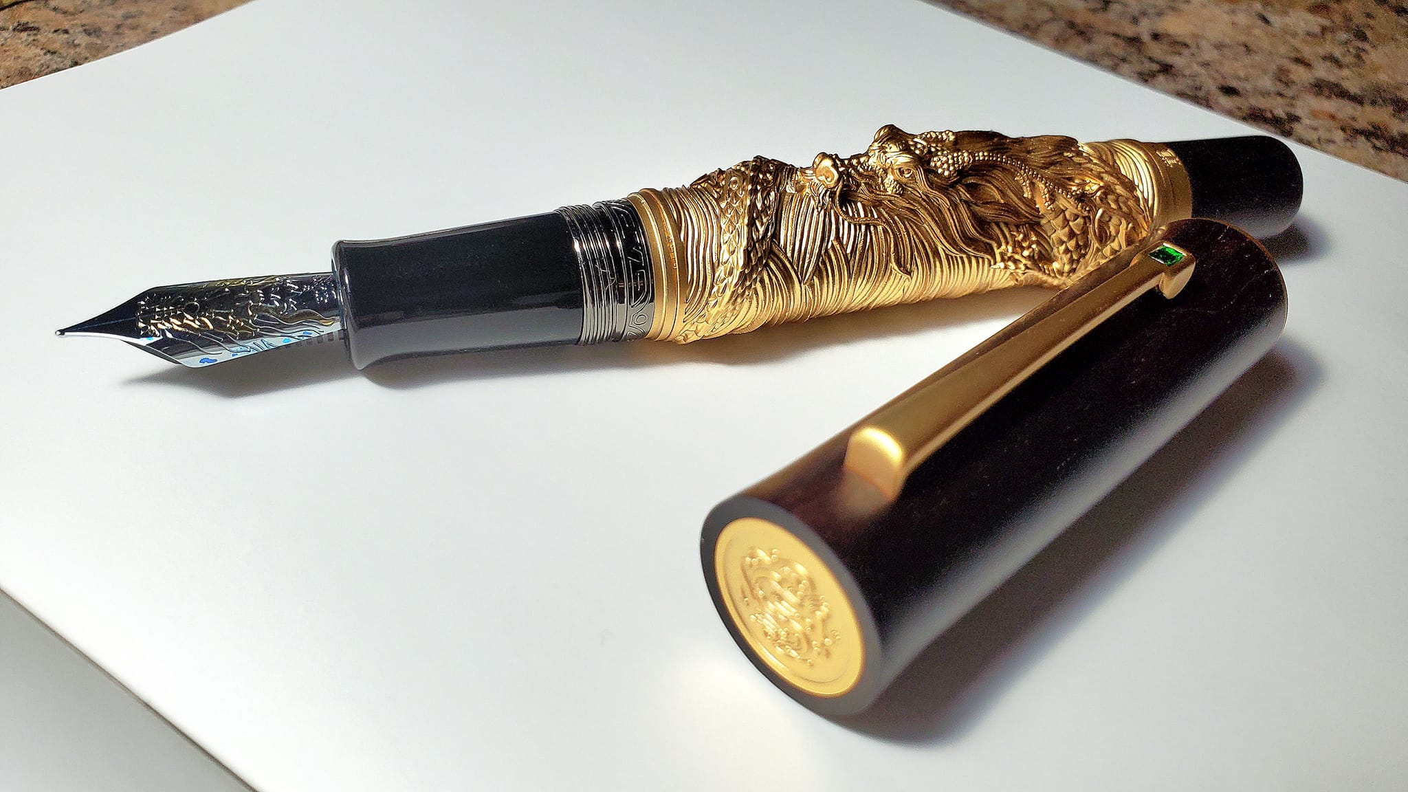 Hongdian N23 Stylo plume lapin noir, pointe extra fine en iridium avec bordure dorée, motif sculpté de lapin porte-bonheur du Nouvel An, d'écriture lisse avec convertisseur et boîte à stylo en métal