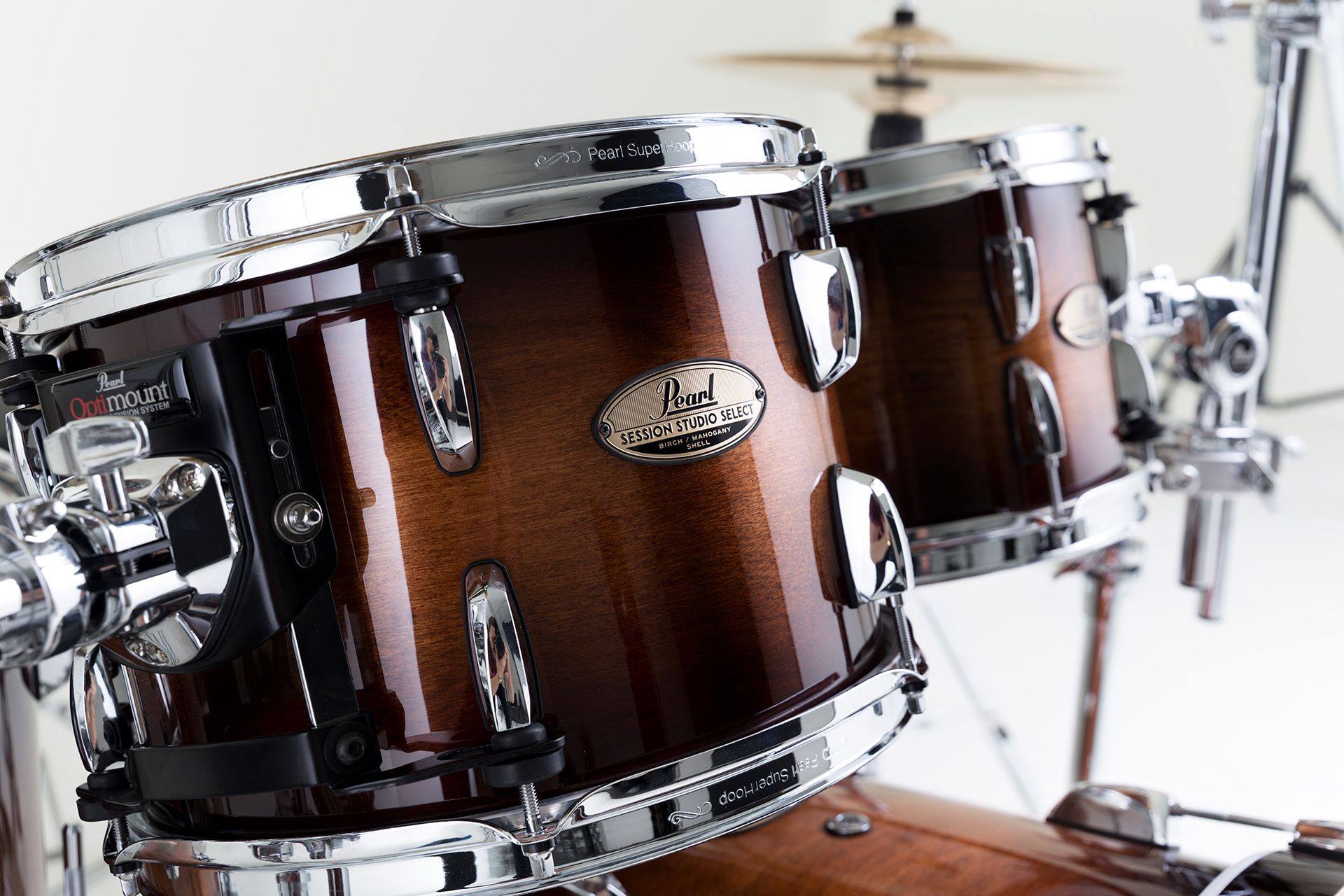 The magic of this Pearl Session Studio Select kit is the hybrid