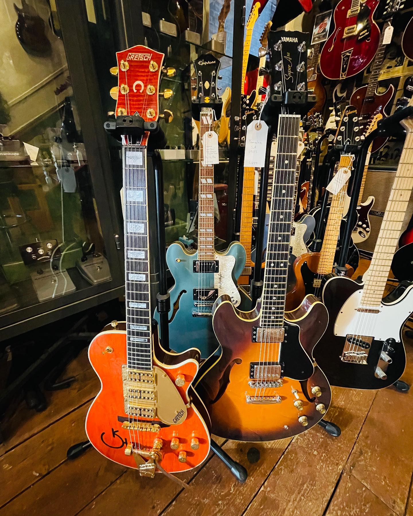 More Noel Gallagher Epiphone Supernova guitars