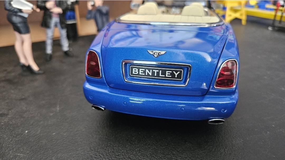Bentley Azure Minichamps