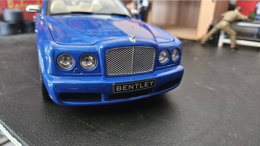 Bentley Azure Minichamps