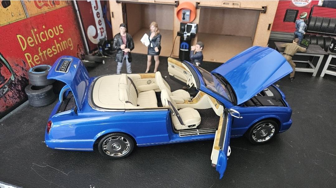 Bentley Azure Minichamps