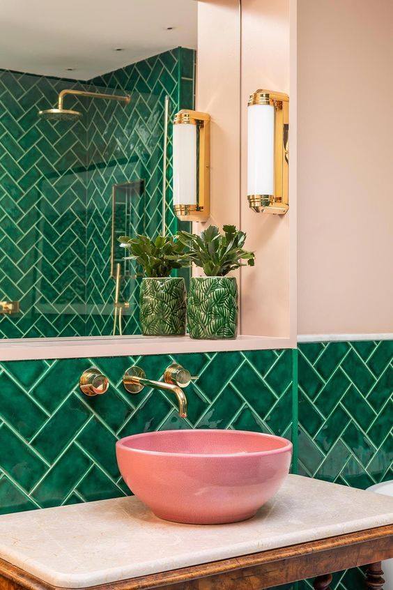 Pink and green = our favourite bathroom colour combo x