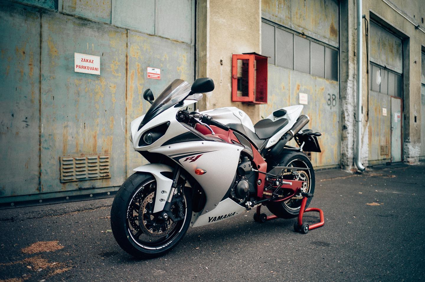 My Yamaha R1 with crossplane engine.... - Maxgaragemechanic