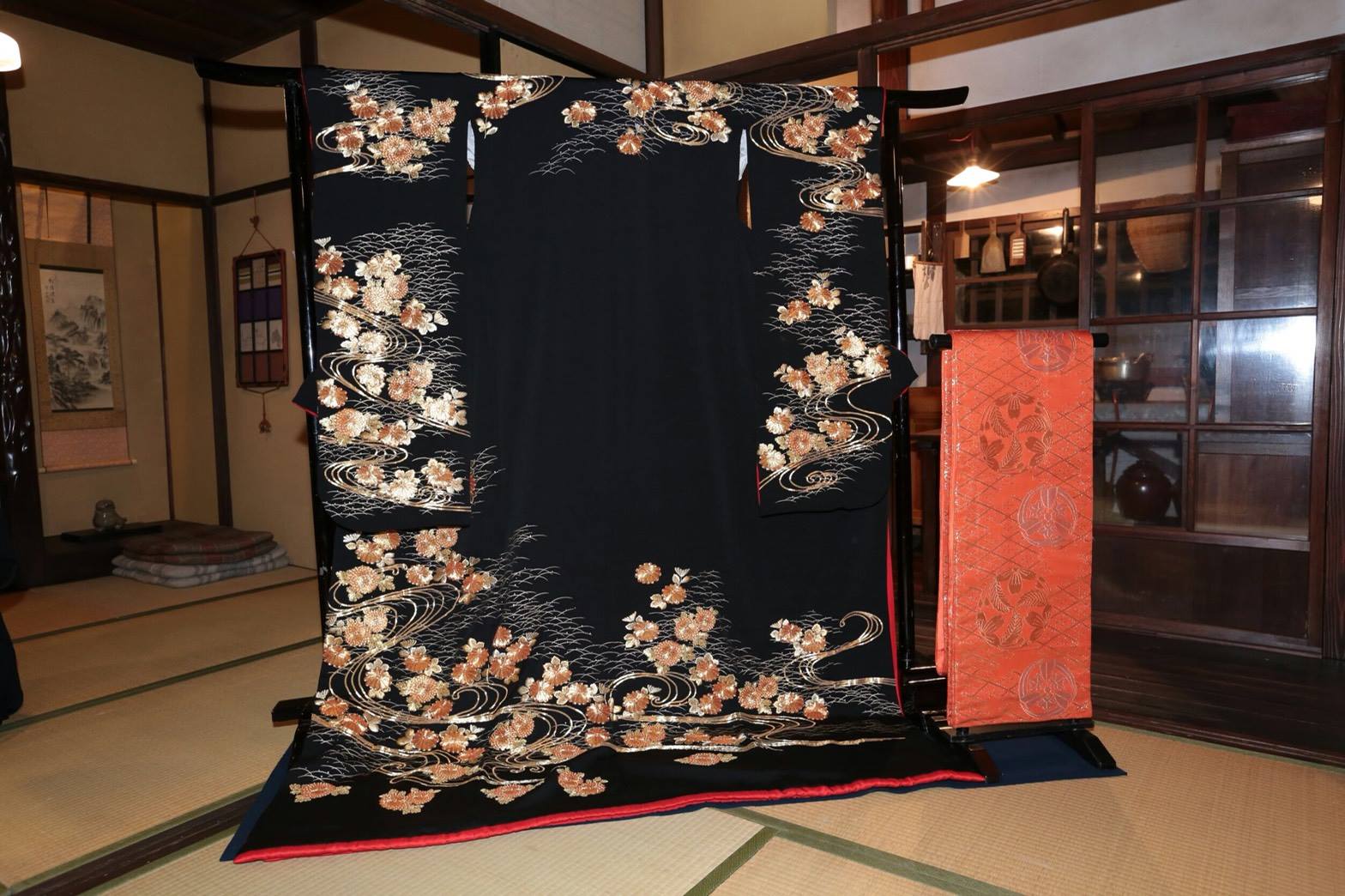 アンティーク縮緬打掛 刺繍打掛 結婚式 インテリア飾り 京鐘 和婚式