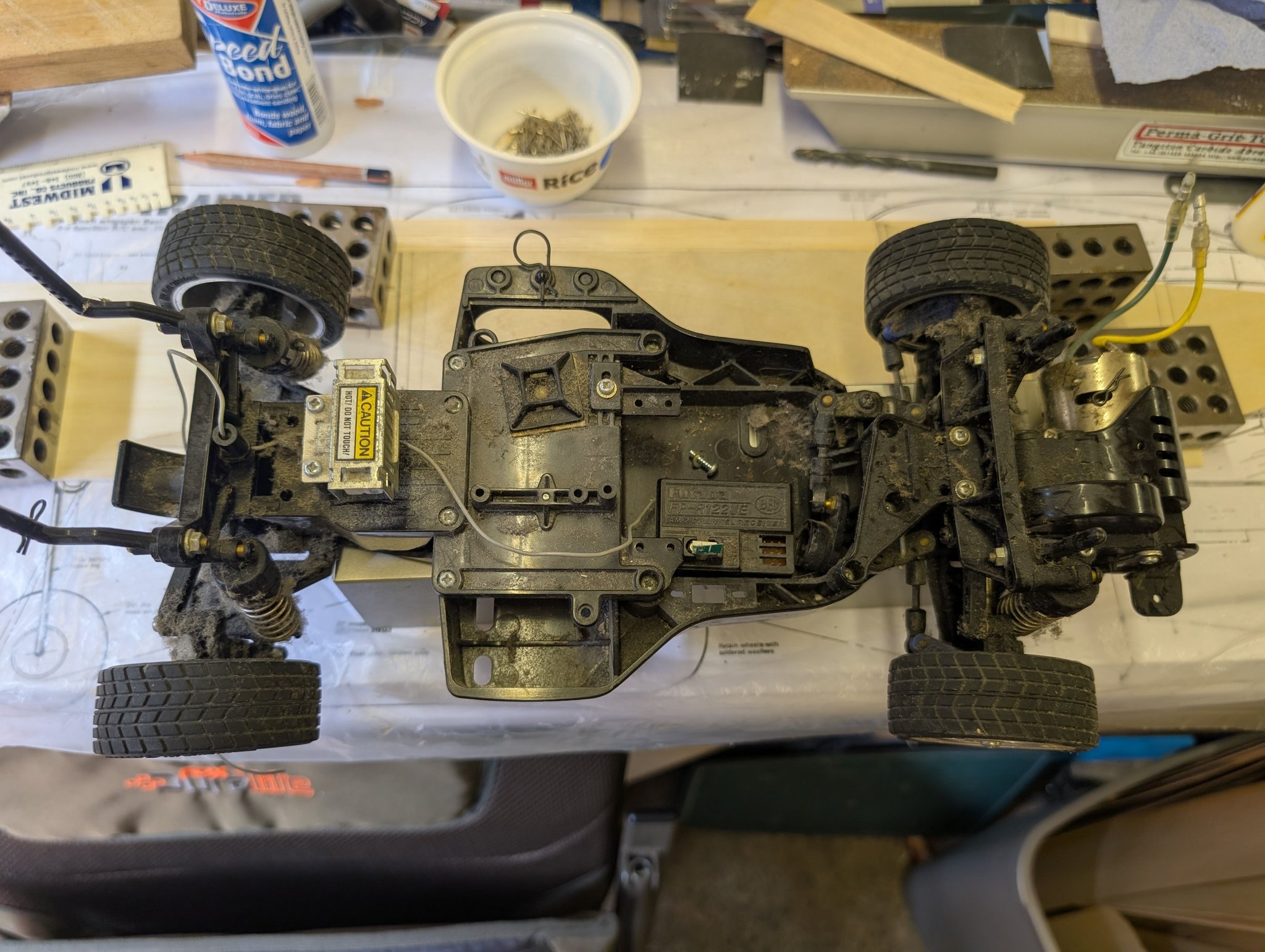 Restoring a vintage Tamiya FF01 chassis