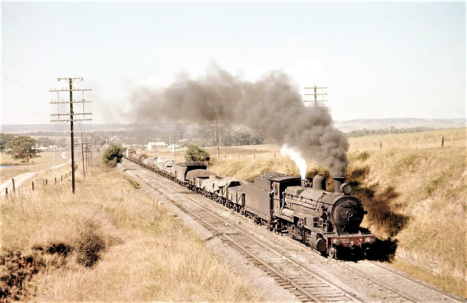Train 5616 heads to Goulburn via Picton