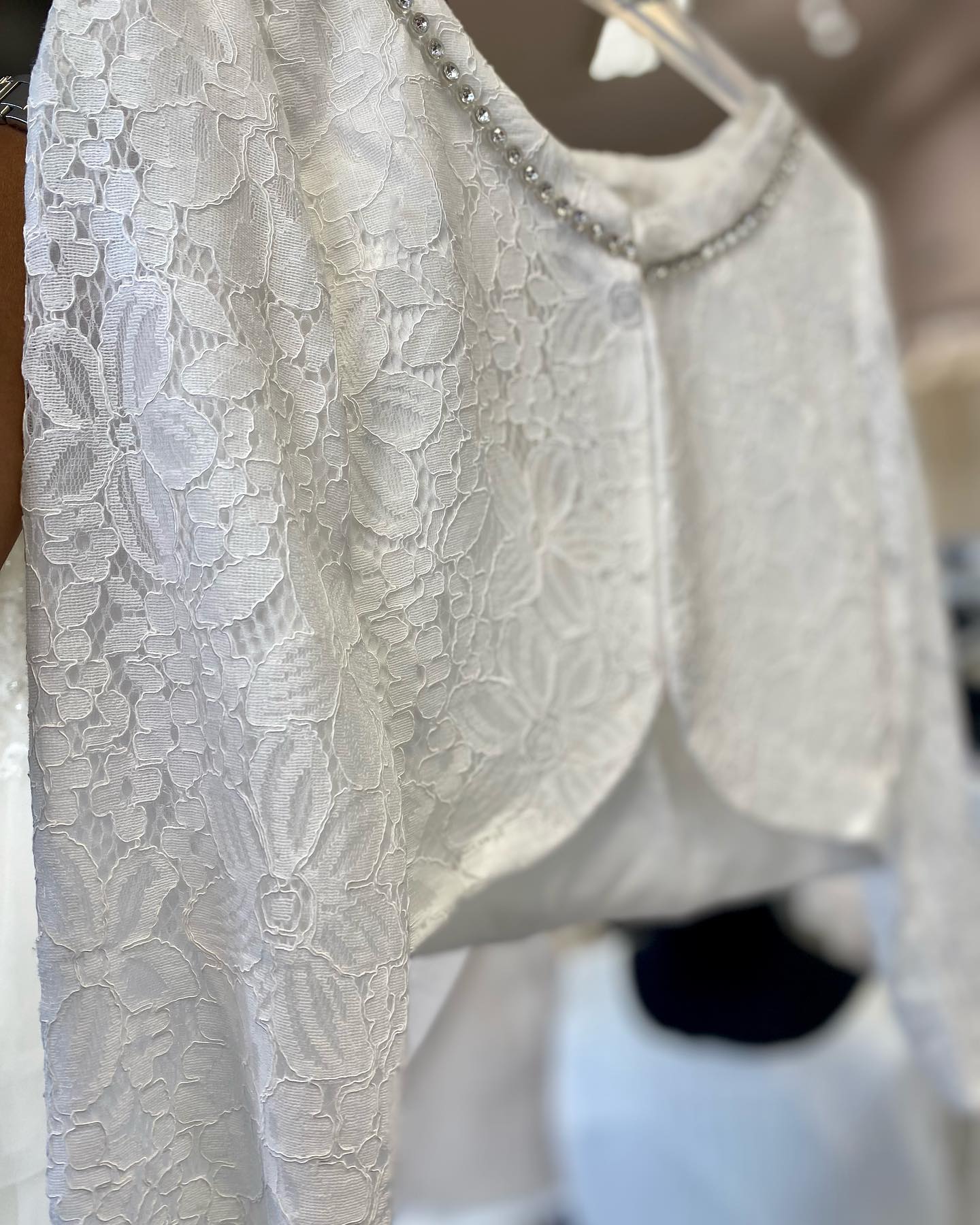Russell's Elegance Vente et Location de robes de mariée. | Facebook