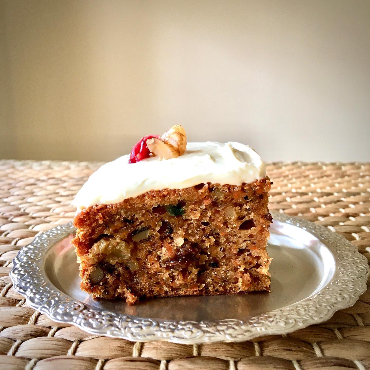 おうちでコーヒー るるる キャロットケーキをお求めのお客様へ おかげさまで 妻が作るキャロットケーキが大変好評になりました 昨日作ったとこなのに また今日も作らないと となんだか嬉しそうにおやつ作りをしています 元々は 甘いものが大好きな家族のため