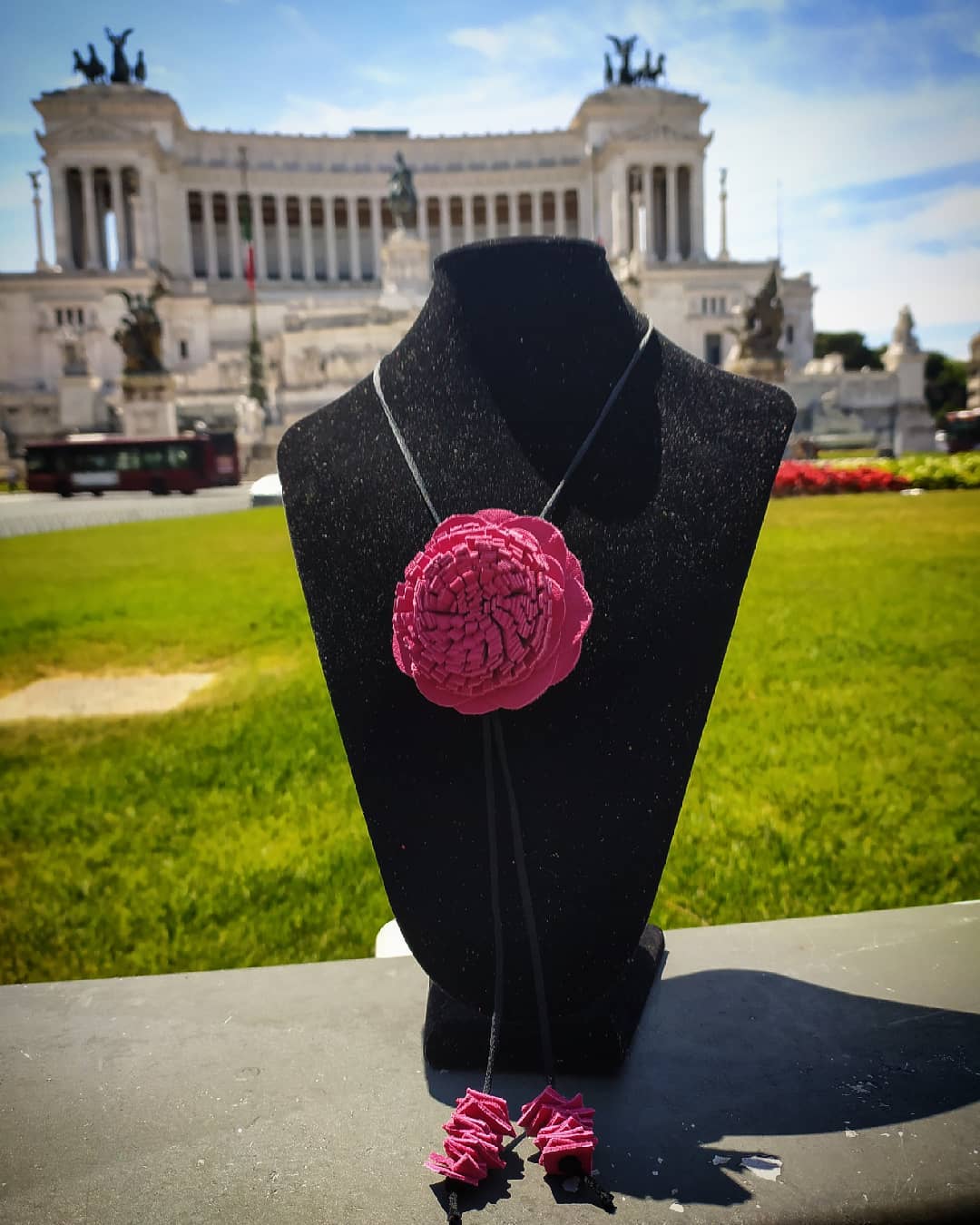 Collana Corta Vintage Fatta A Mano Con Perle Di Vetro E Nappa Rossa – Lunghezza 18 Pollici