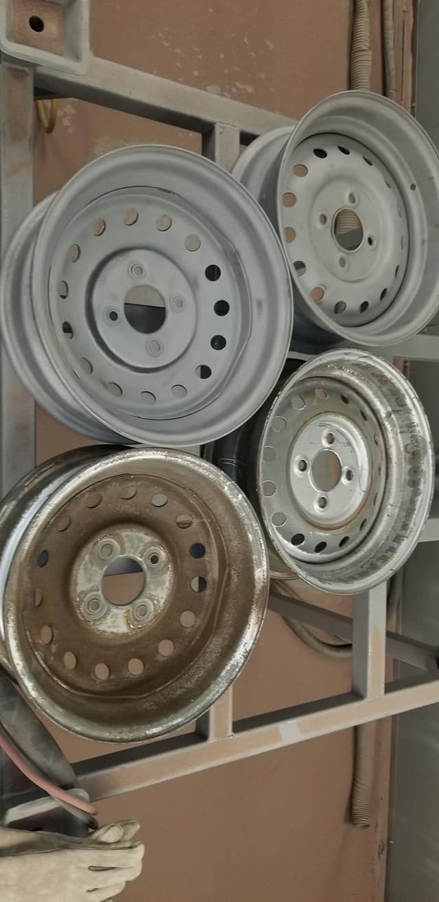Tri-Coat Ltd - This is a set of rims we received. Two are...