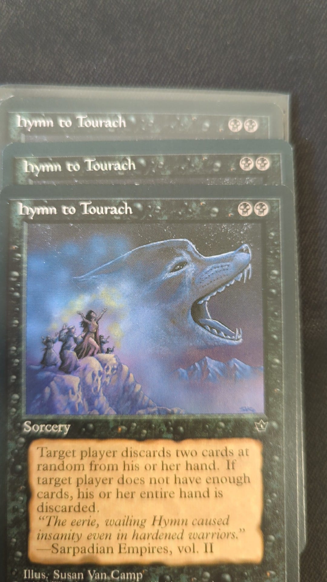 Why does this Hymn to Tourach have a light border?