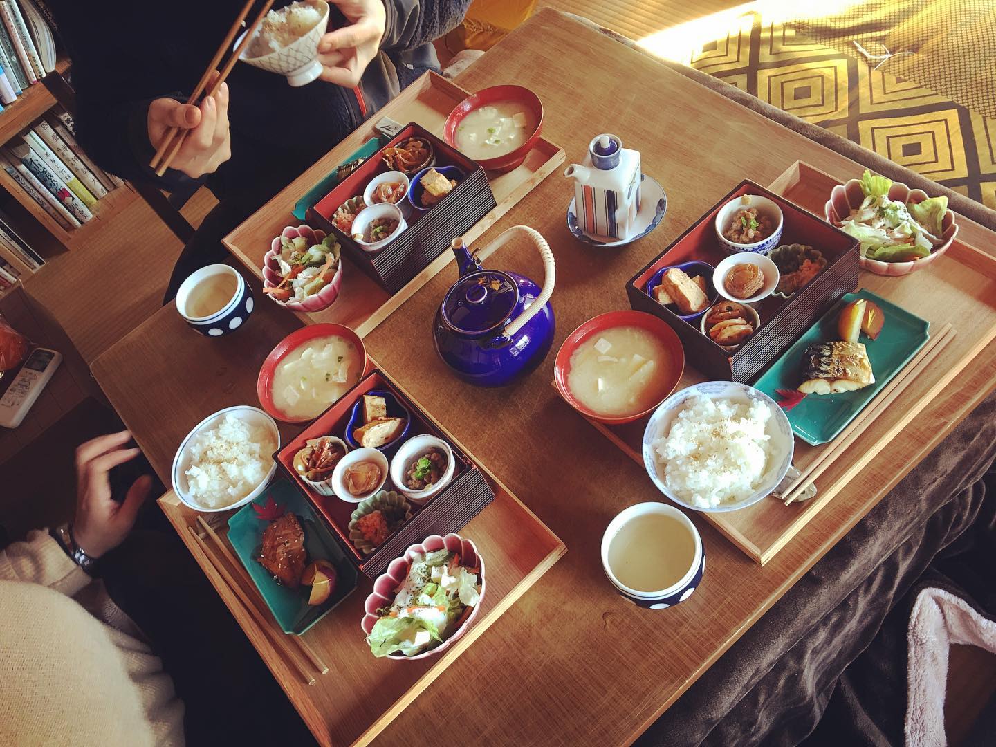 泊まれる本屋 Explore Facebook