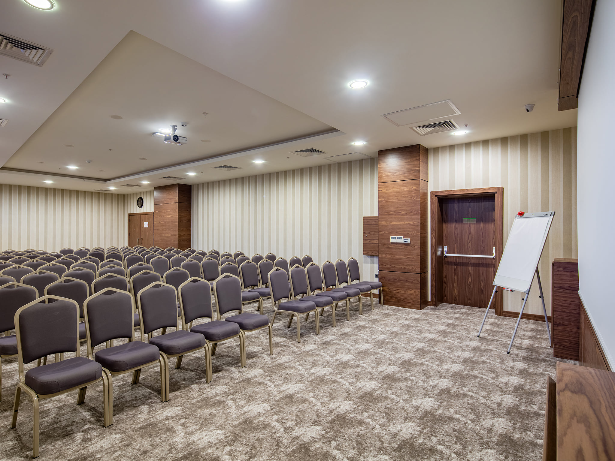 Holiday Inn Antalya Lara | Güzeloba