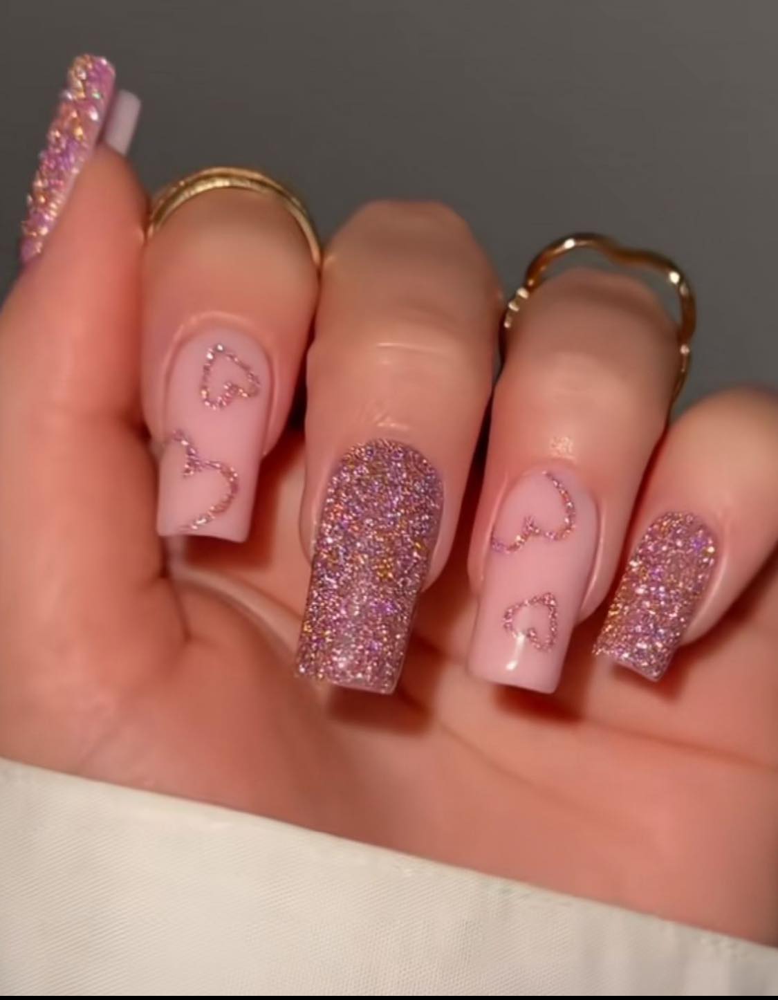 Which valentine's day nail set is better?