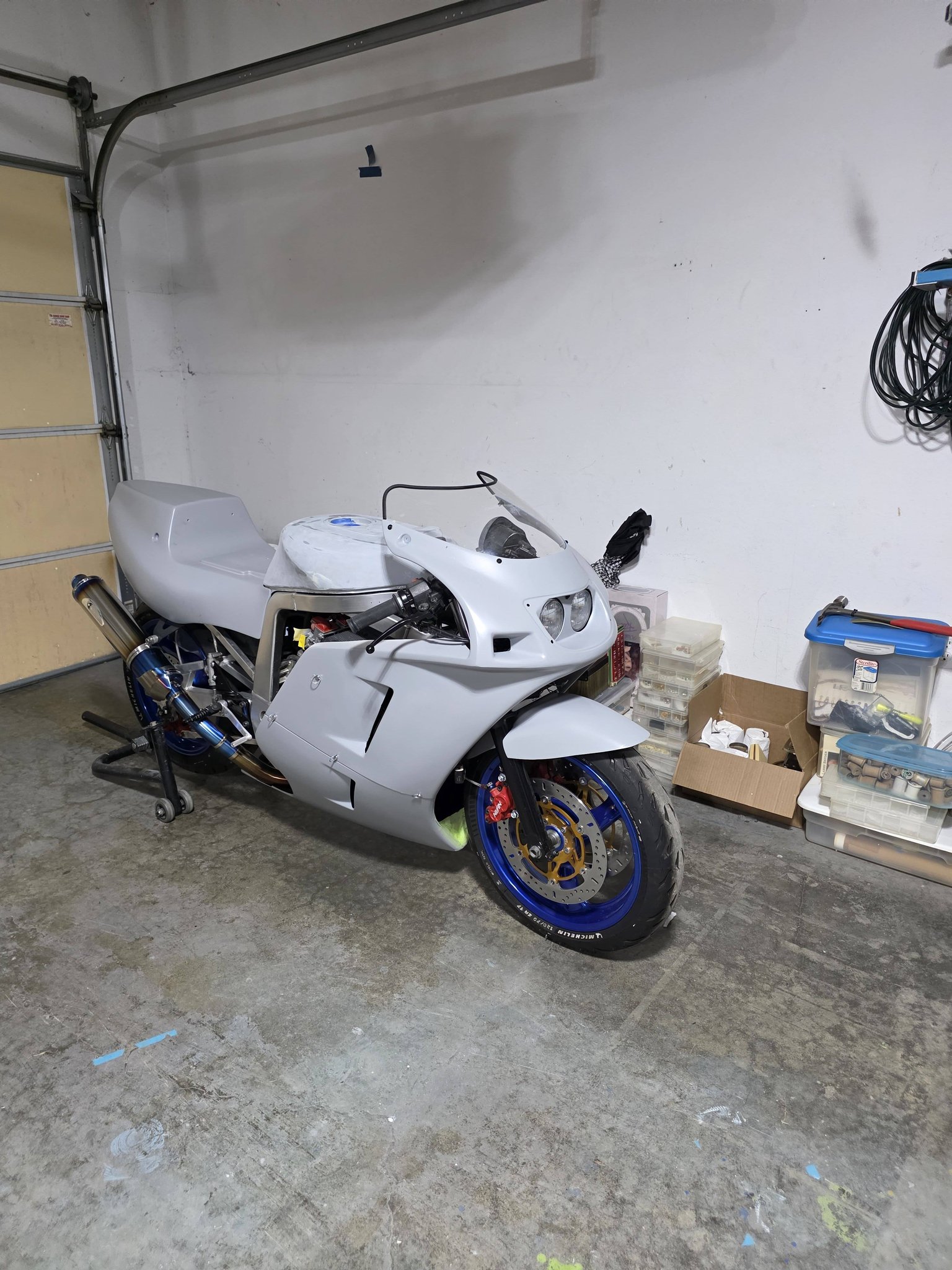 1990 GSXR 750 with rare Cleverwolf fairing and K Factory exhaust