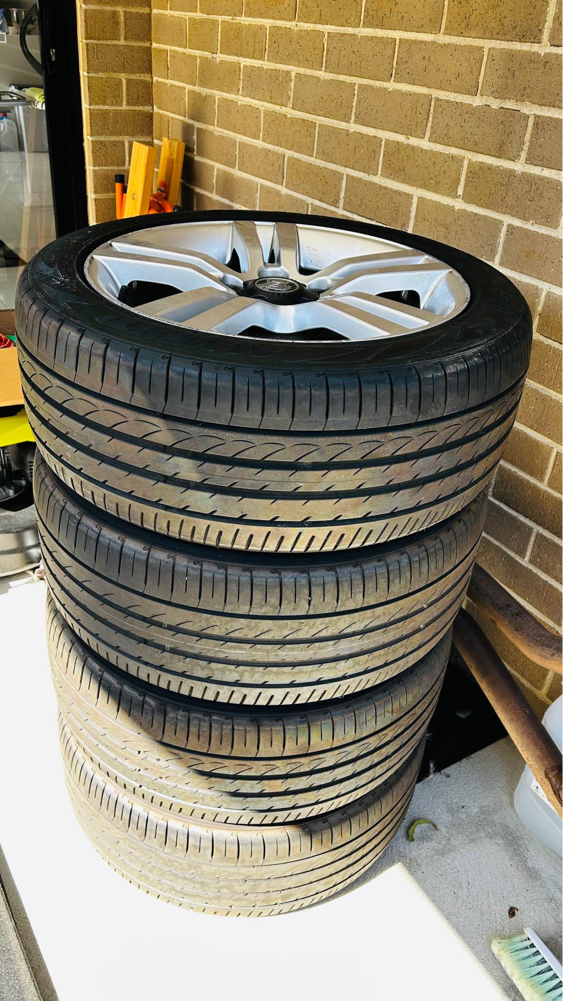 Commodore VE SS - OEM Wheels & Tyres set (Front & Rear) - Car Wheels ...