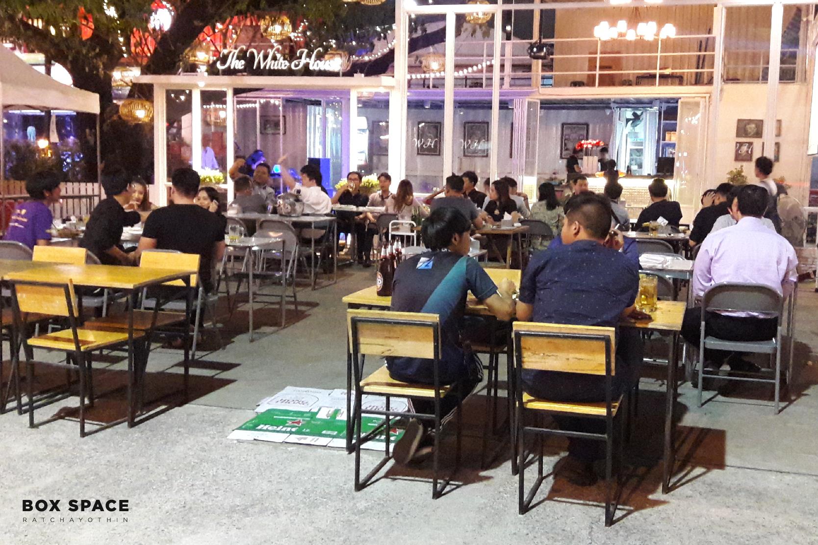 แหล่งนัดพบสำหรับคนชอบบรรยากาศชิลล์... - BOX SPACE Ratchayothin
