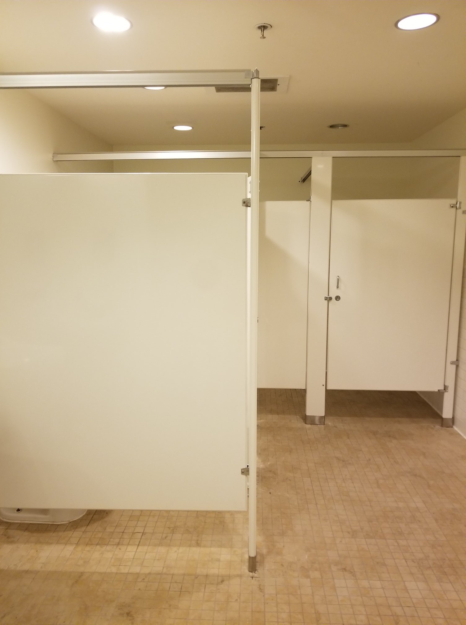 A fresh install of Powder Coated... - One Point Partitions