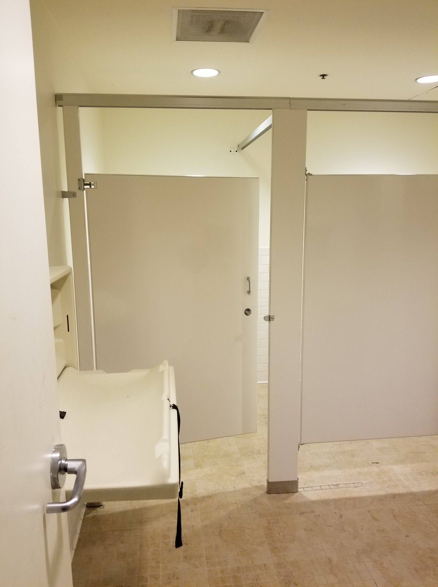 A fresh install of Powder Coated... - One Point Partitions