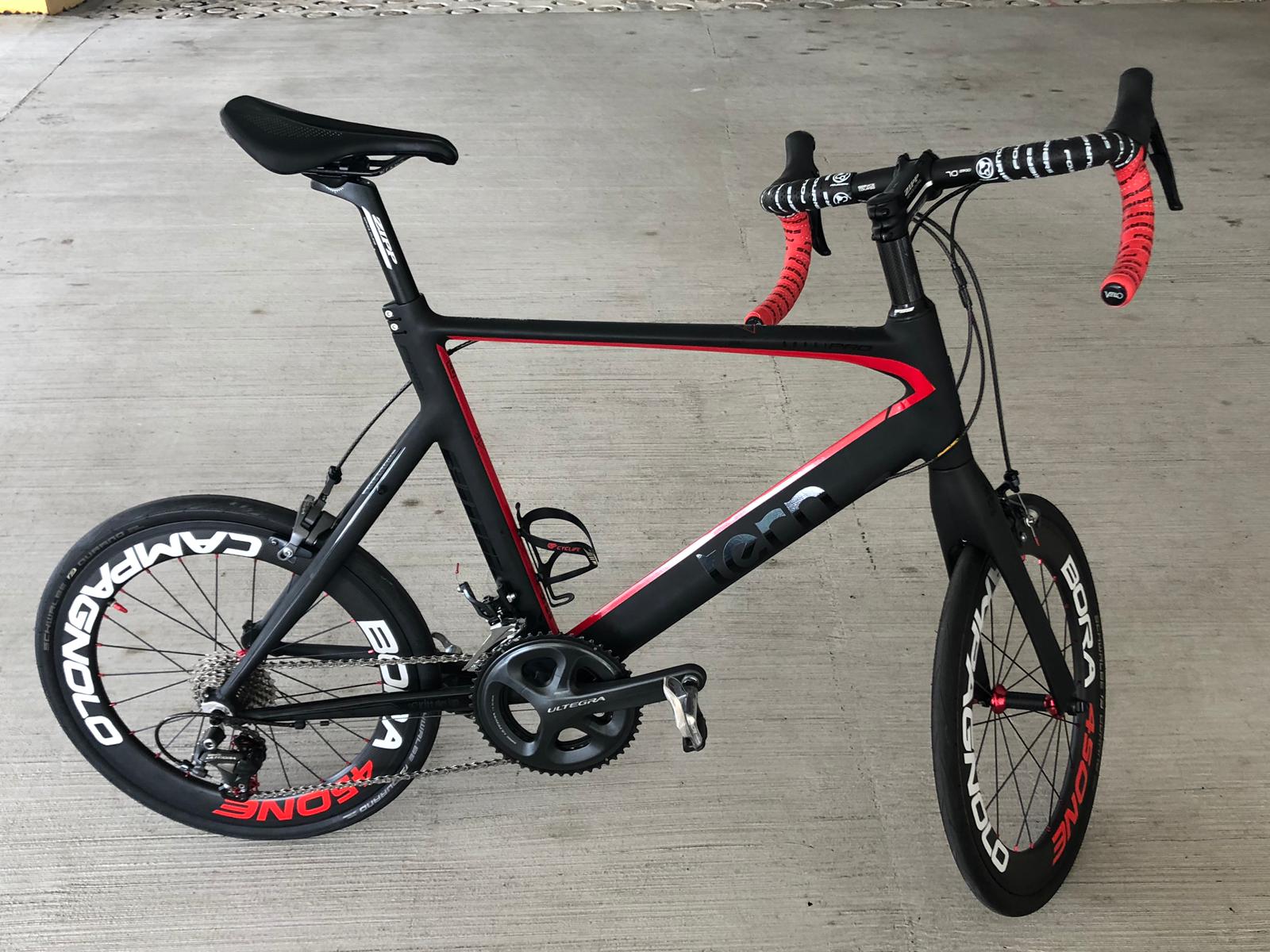 A customised Tern Surge 451 Delta Red built up by a Tern 