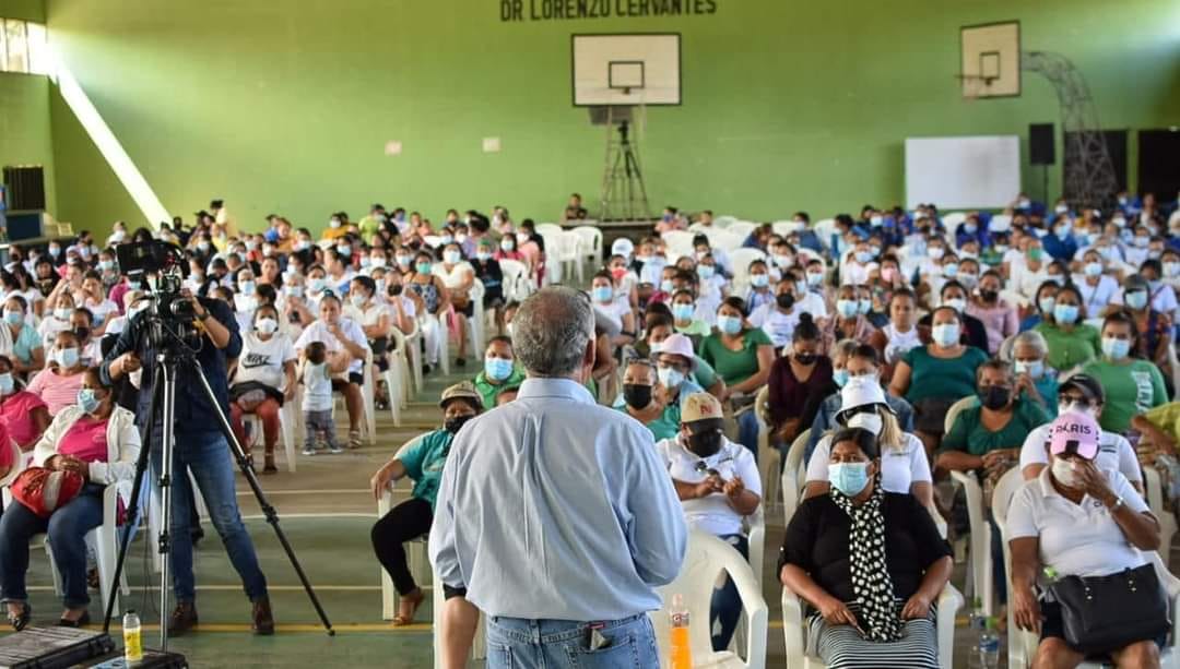 Mujeres campesinas de... - Juventud Nacionalista El Paraiso