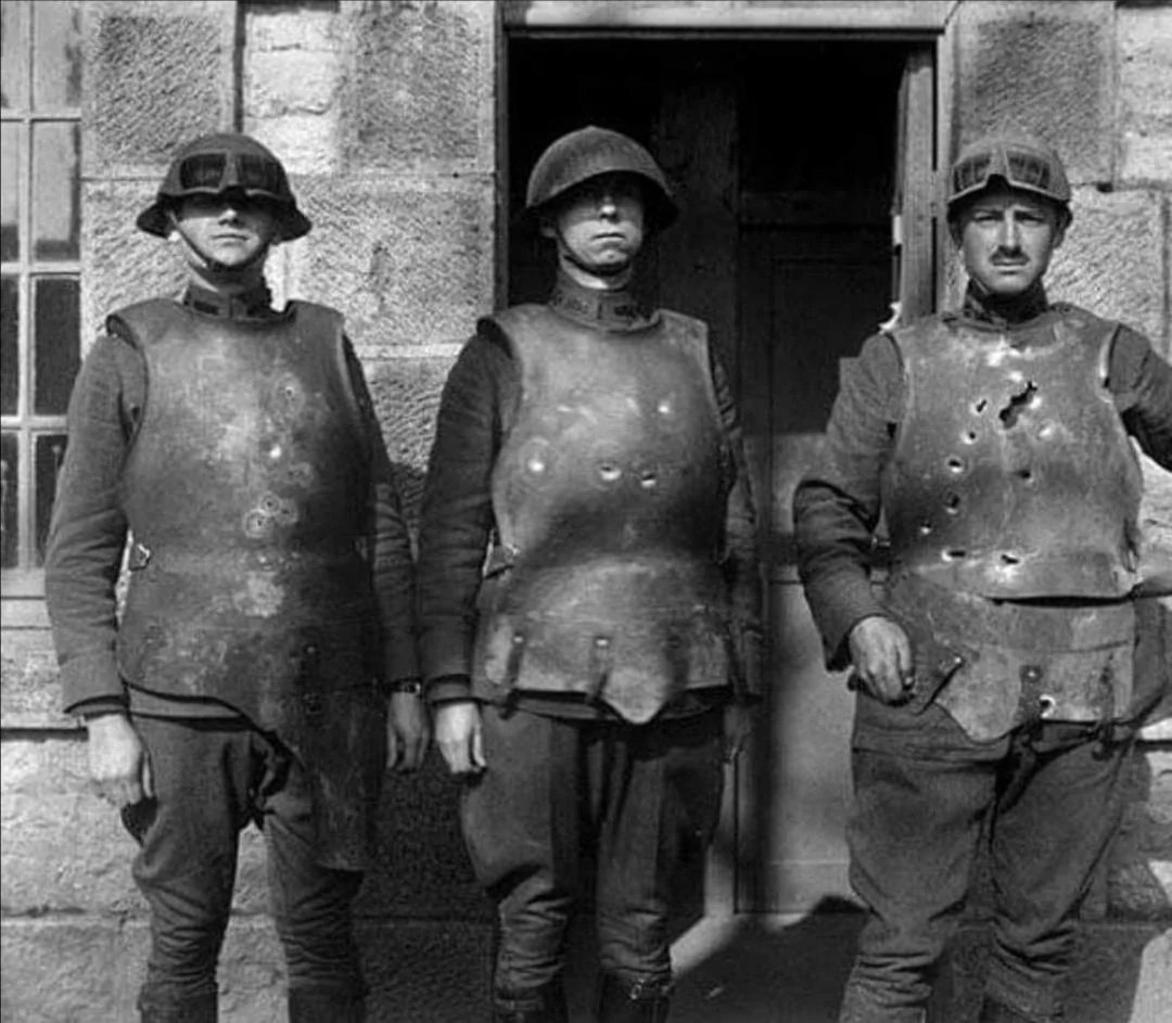 Ｉイタリア軍＊ＡＲＤＩＴＩ/アルディーティＰＯＬＥ ＴＯＰ（実物） An Italian Arditi trench raider from the World War 1 Italian Army