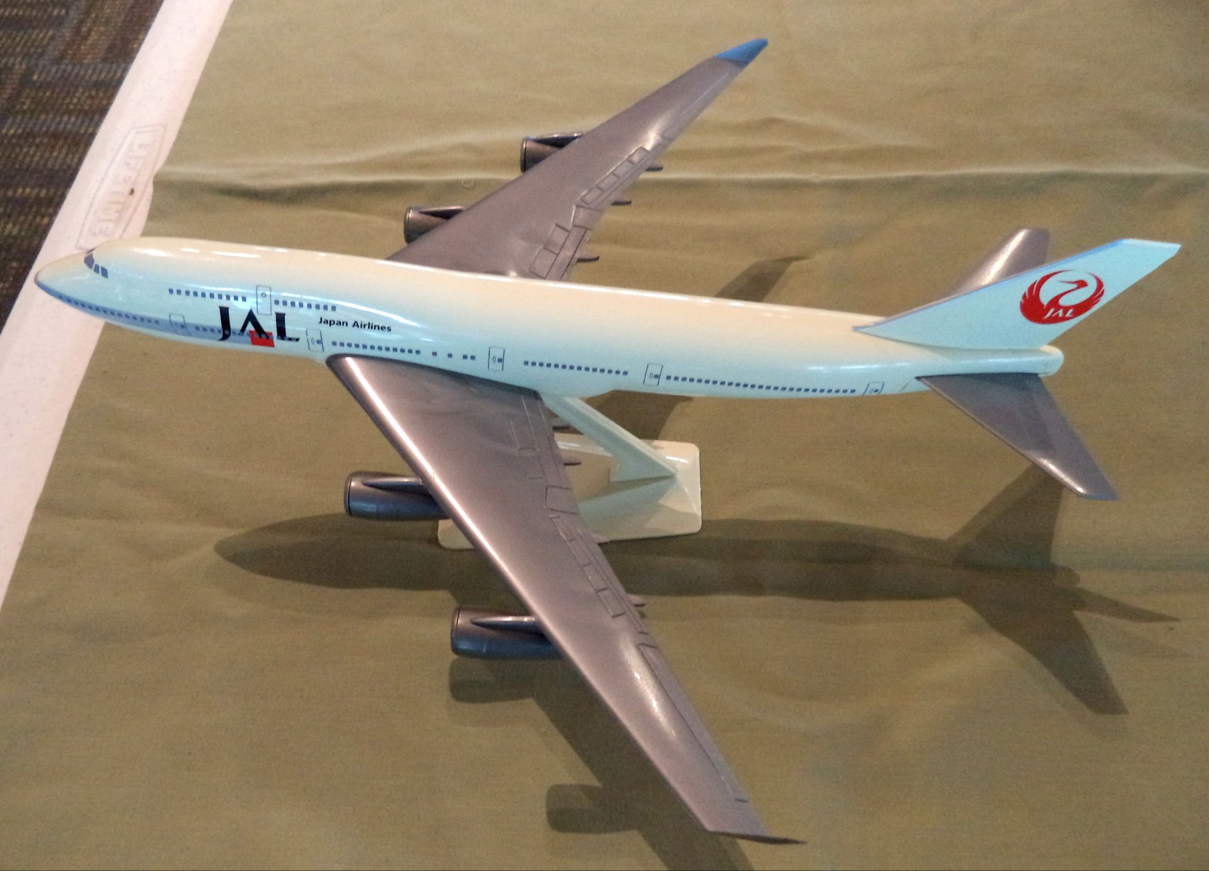 Japan Airlines Boeing 747 in Glay livery