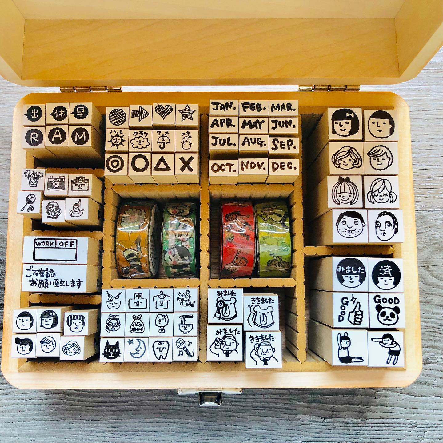 RiraRiraはんこのオリジナルロゴ入り印箱の「丸い」持ち手バージョン 