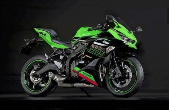 Kawasaki also surprised us with the unveil of the #ZX25R , a