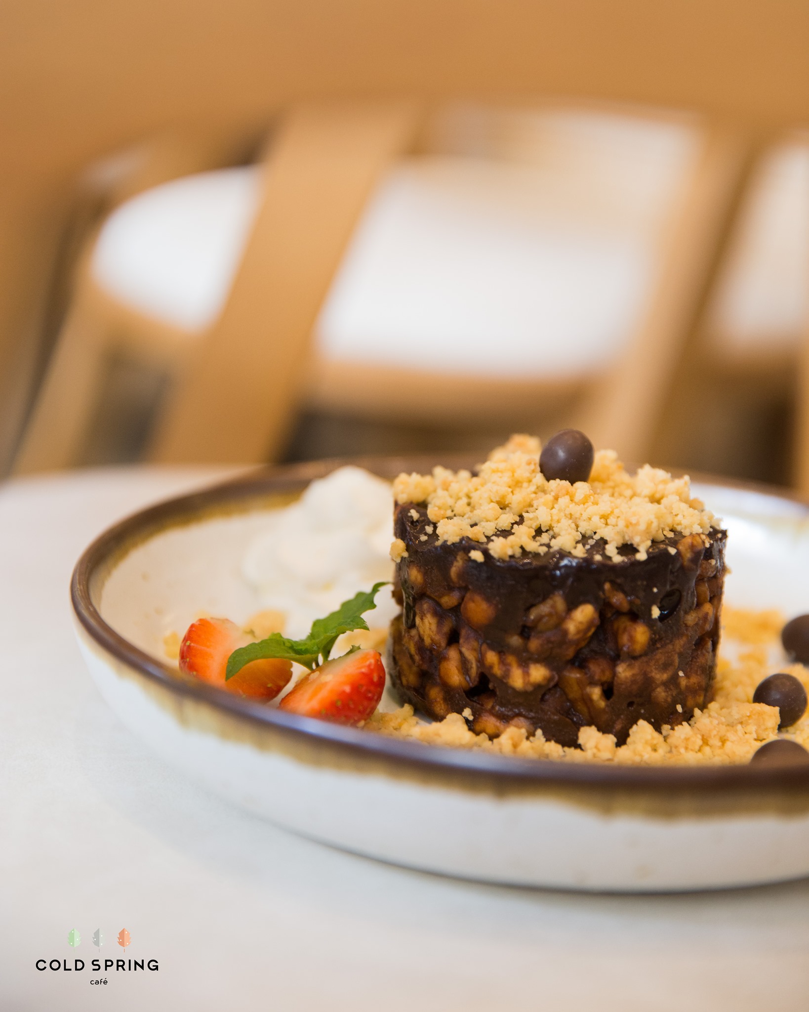 ทั้งกรุบกรอบและหอมช็อกโกแลตเข้มข้น... - Cold Spring Café