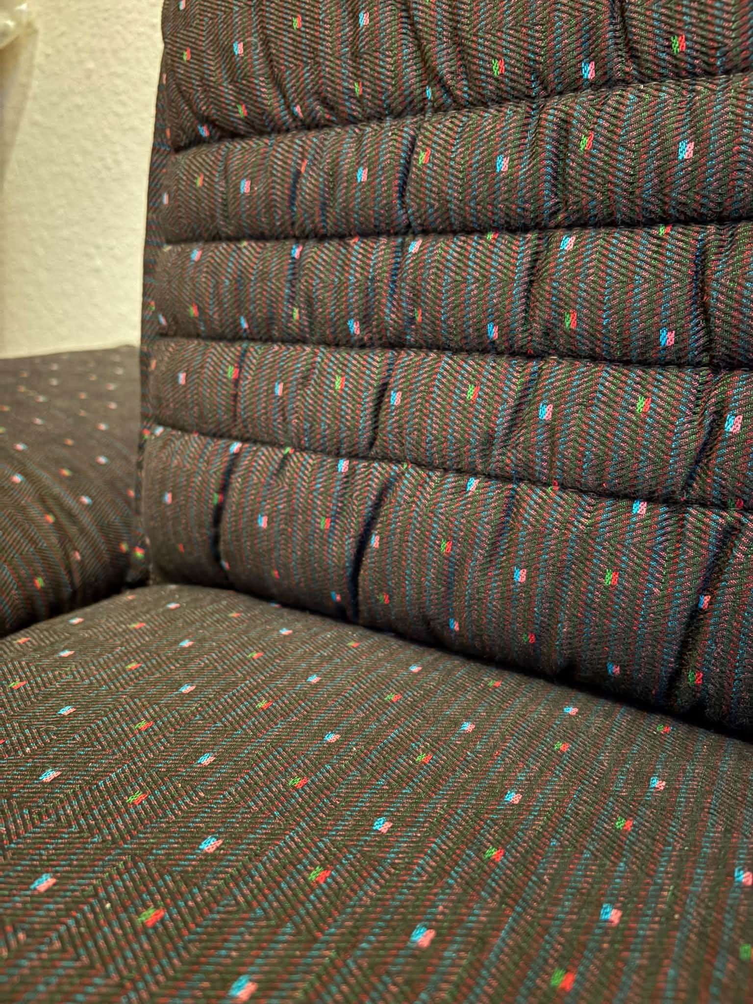 Schlafsofa zu verschenken - Abholung in Allendorf Ich verschenke dieses praktische Schlafsofa. Es lässt sich einfach ausziehen und bietet durch den integrierten Bettkasten zusätzlichen Stauraum. - Breite: ca. 2 Meter