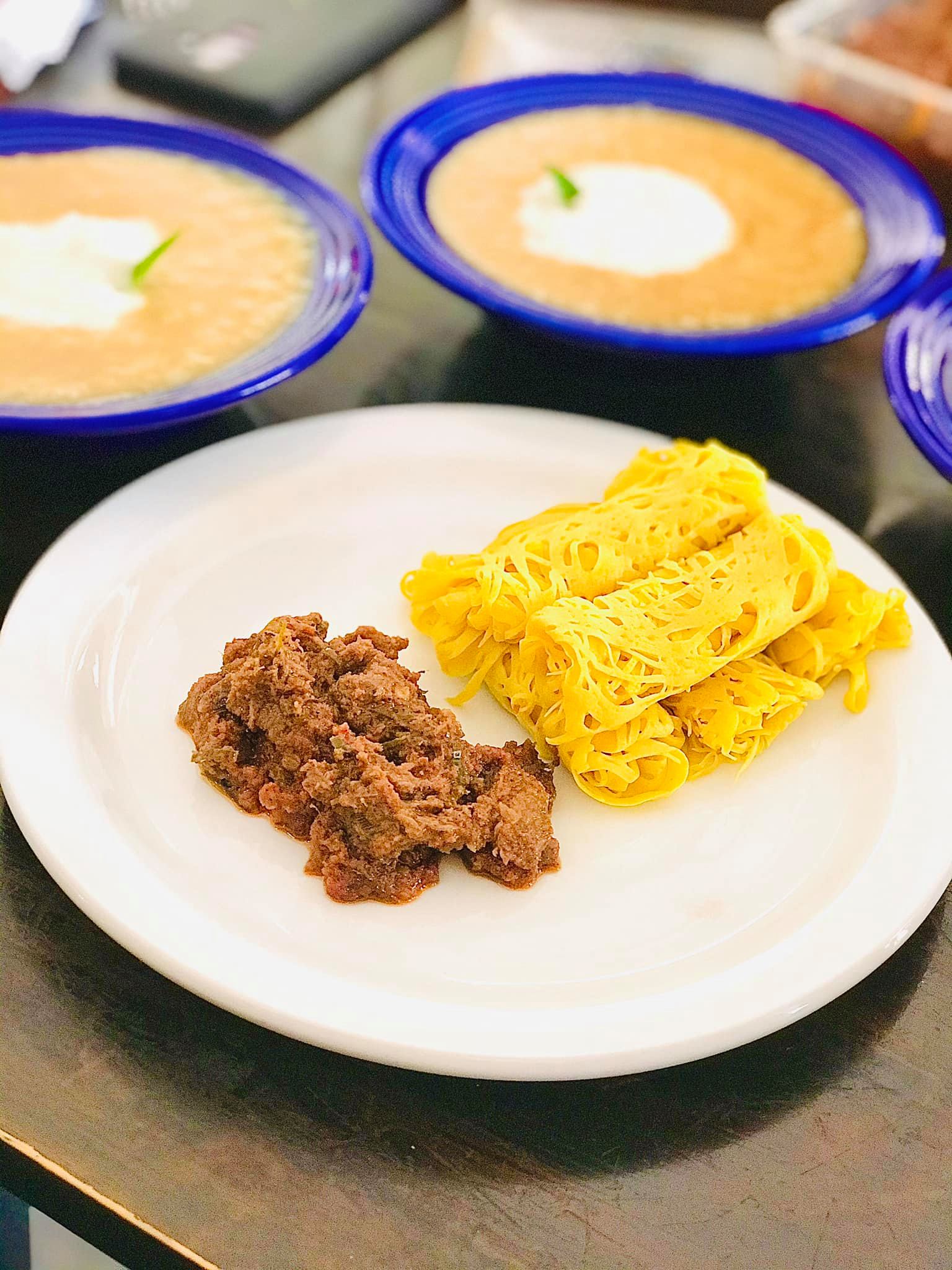 3 Chefs - ROTI JALA kami special makan dengan RENDANG DAGING