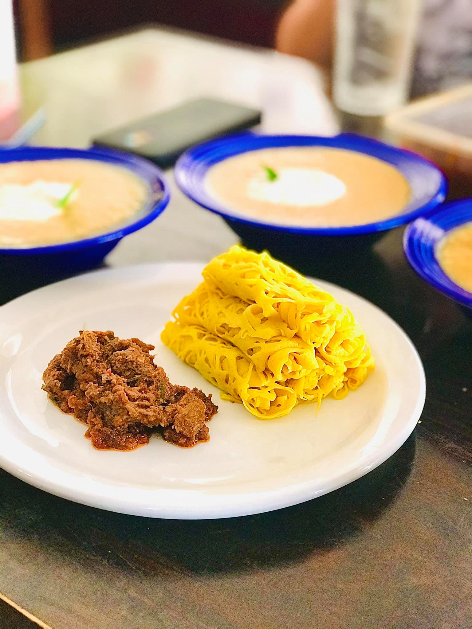 3 Chefs - ROTI JALA kami special makan dengan RENDANG DAGING