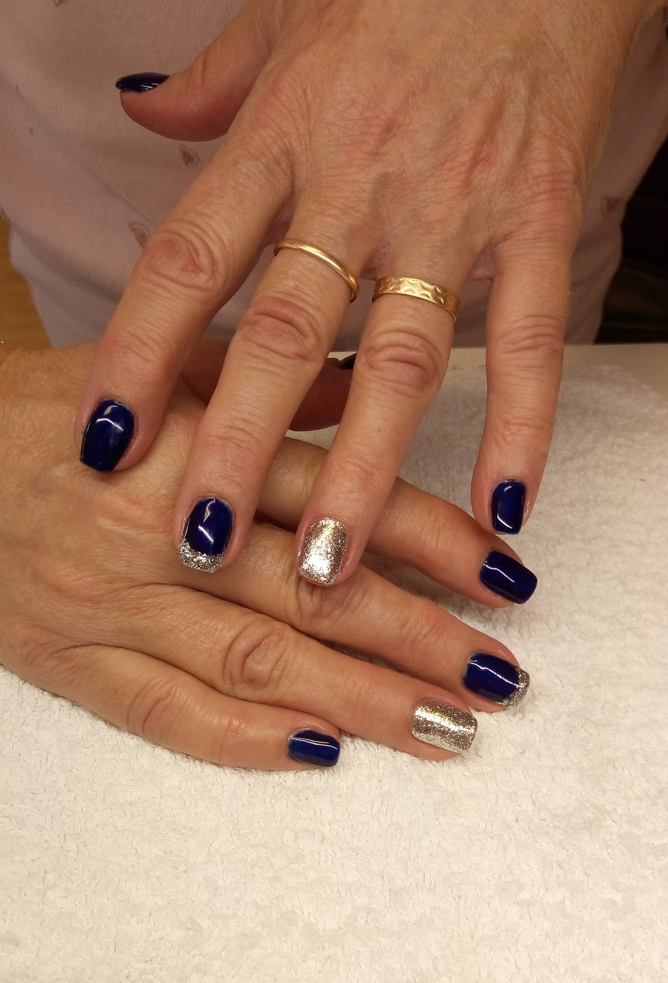 Ongles En Gel Bleu Marine Et Argent