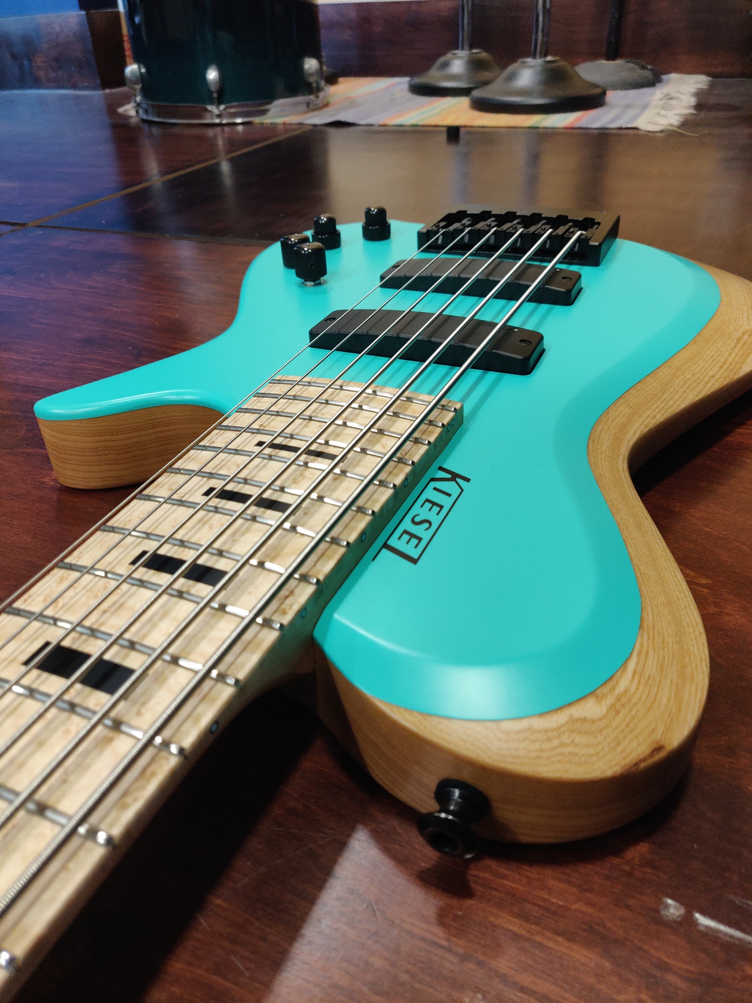 Such an insane top on this Zeus Bass.