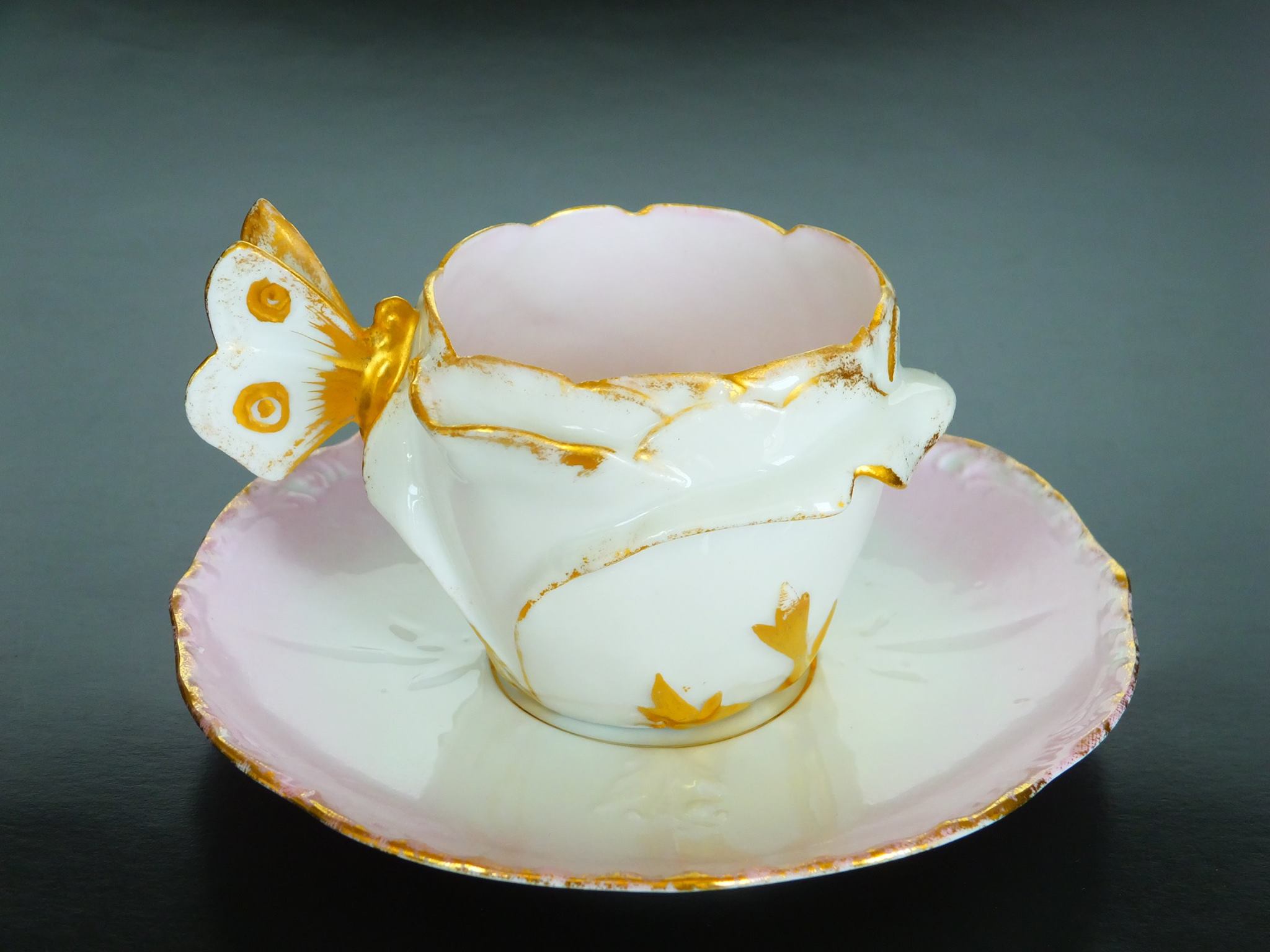 Coco Chanel, France, 1925 Which tea cup do you like with this
