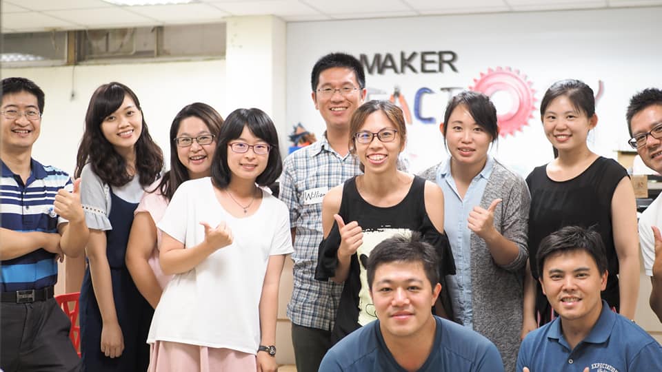 經過了一連串的培訓課程 、筆試實作以及試教 恭喜有10位學員獲得了 通過... - 成大 Maker Factory | Facebook