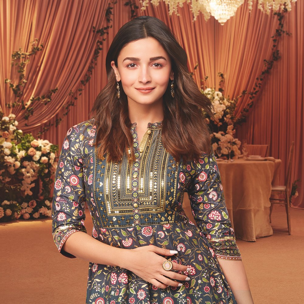 alia bhatt brown dress 3, 2, 1… Unveiling the Monsoon Festive collection from Aurelia. Celebrate festivities with Alia's favourites & #BeComplimentReady. #MonsoonFestive #AliaXAurelia #AliaBhatt #AliaForAurelia #Alia #FestiveSeason #IndianFashion #TrendAlert Puffy