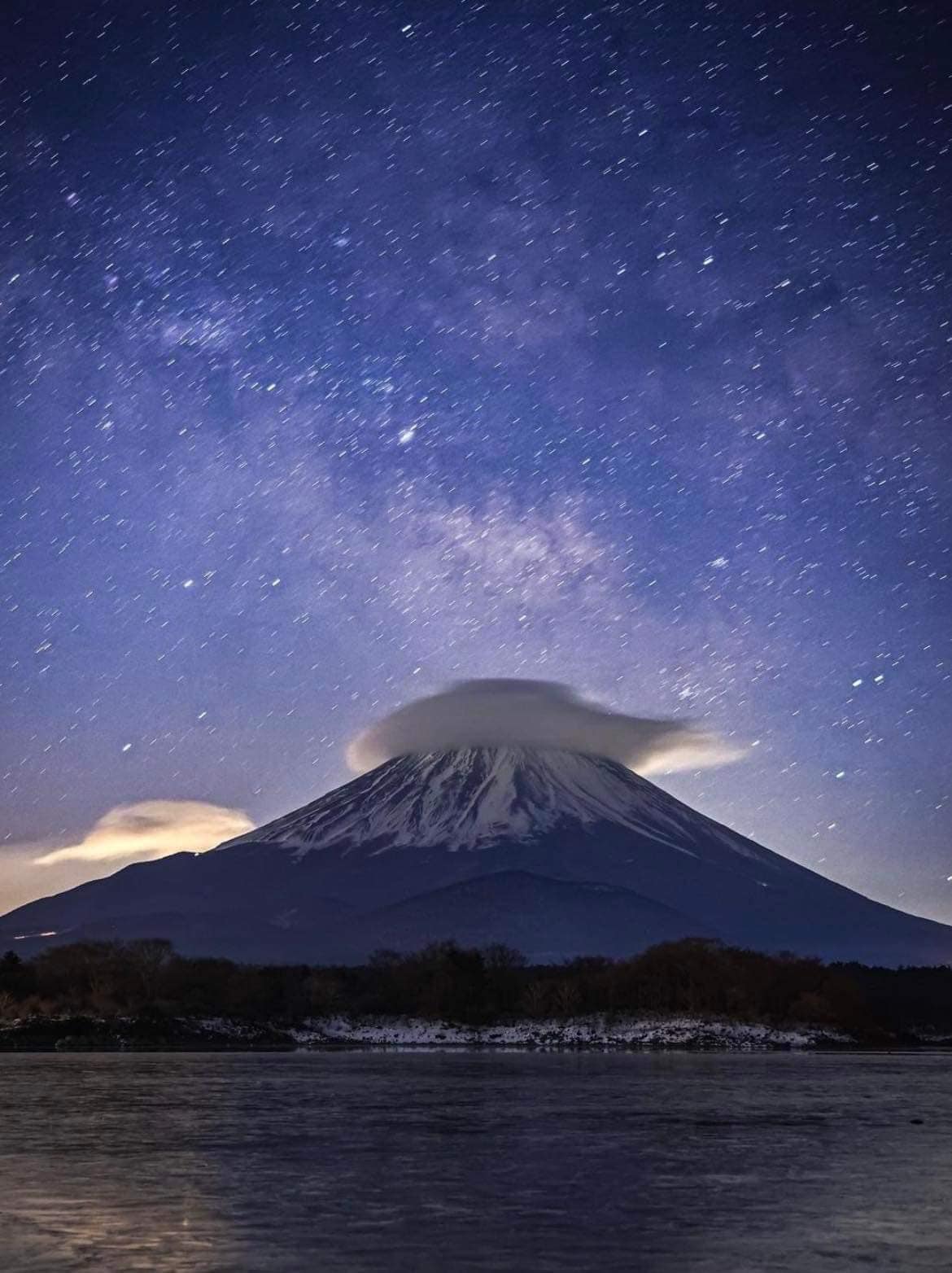 Night view of Mount Fuji under starry skies. 星空の下, 富士山の
