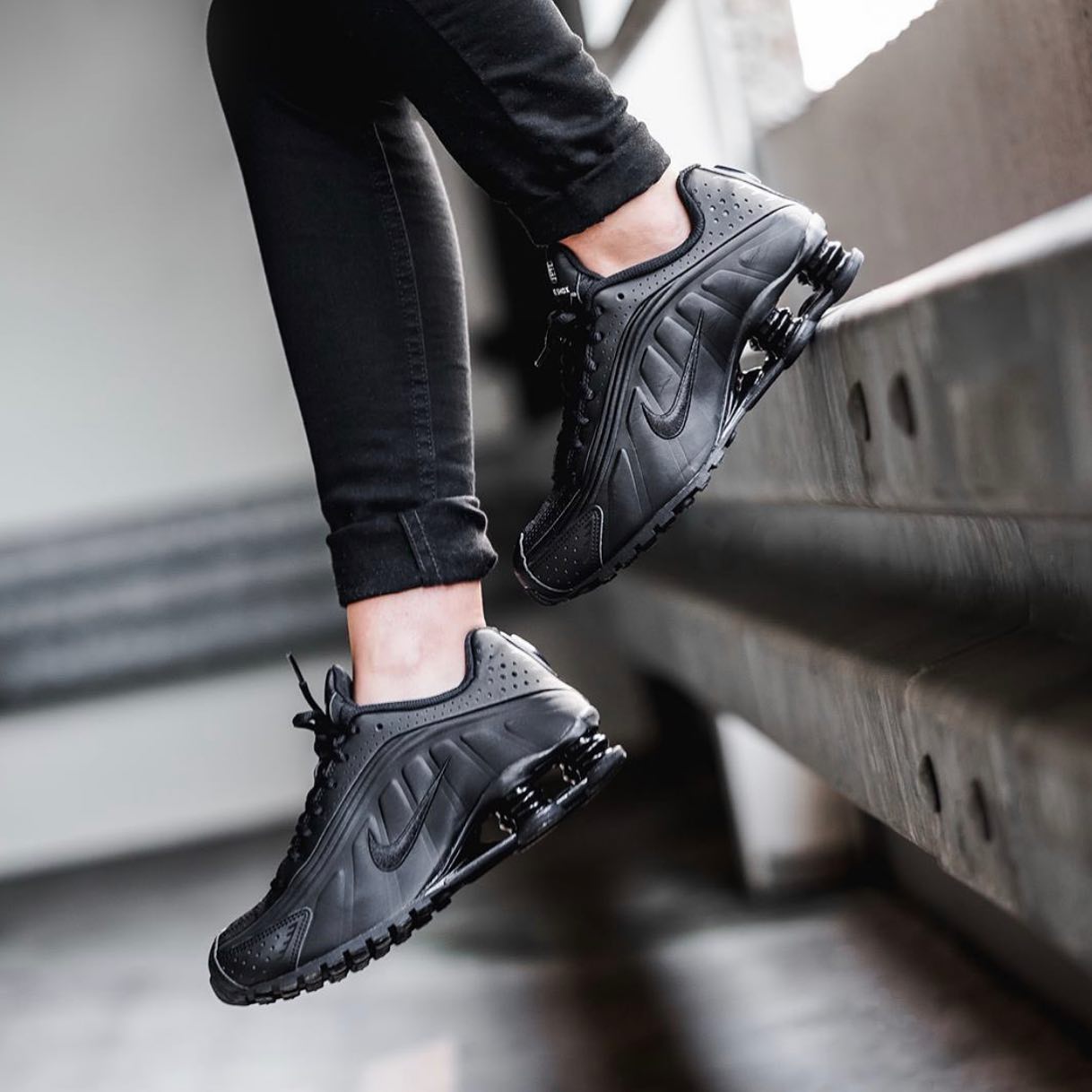 Nike Sportswear Nike Shox Total Black Nike Shox TL Sneakers In Black