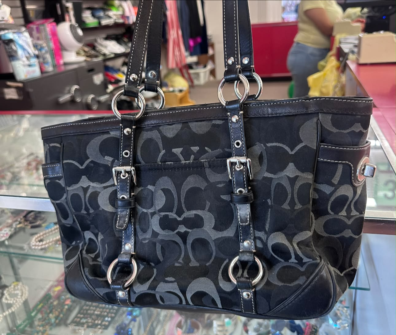 What is this Coach bag and its value? COACH 10384 Y2K Turnlock 
